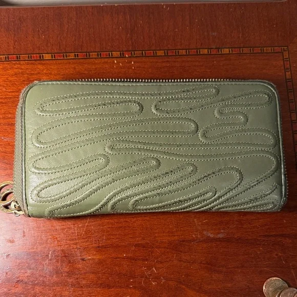 Bulgari Olive Green Wallet - Picture 6 of 6
